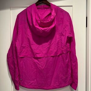 Lululemon electric pink women’s windbreaker size 8.